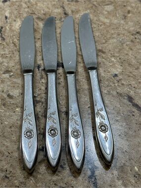 ONEIDA Community Stainless set of 4 knives- replacements